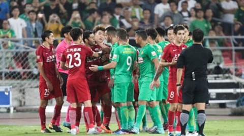 大连英博vs上海海港比分预测：从地狱开局到主场回魂，卫冕冠军能带走胜利吗？