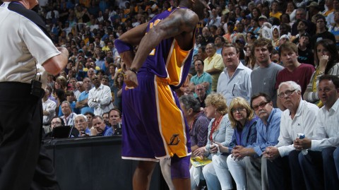 飞侠悲壮落幕王朝崩塌，二零二六回看科比当年那抹不甘的泪光