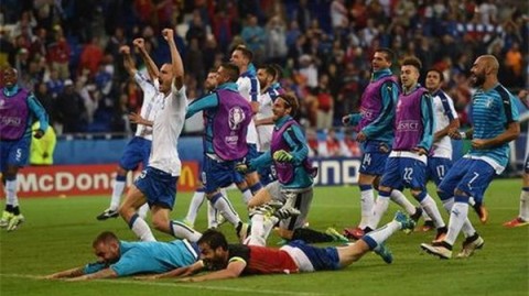 法国VS爱尔兰前瞻！卫冕冠军主场首战，谁将占得先机？