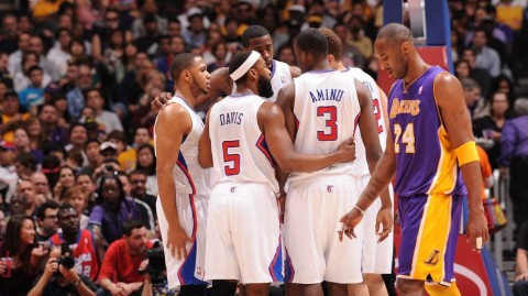 洛城德比悲喜夜：科比落寞背影映衬格里芬暴力美学