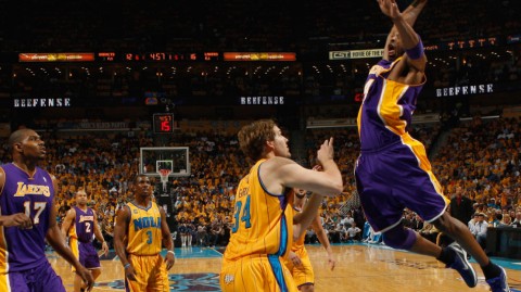 重温经典：二〇一一年湖人对黄蜂季后赛的激情与荣光