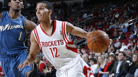 2026季后赛湖人开门红击落火箭，肯纳德化身奇兵引爆紫金军团